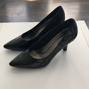 Pointy toe low heel shoes